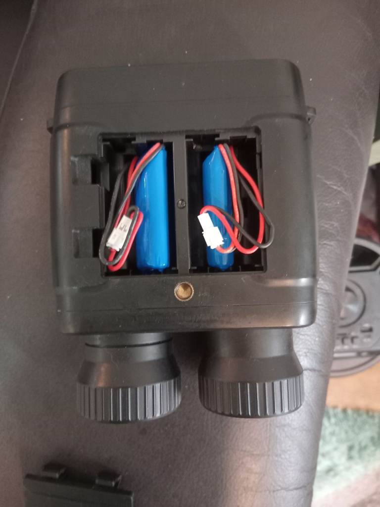 Black Binoculars with Rechargeable Batteries – Good Condition