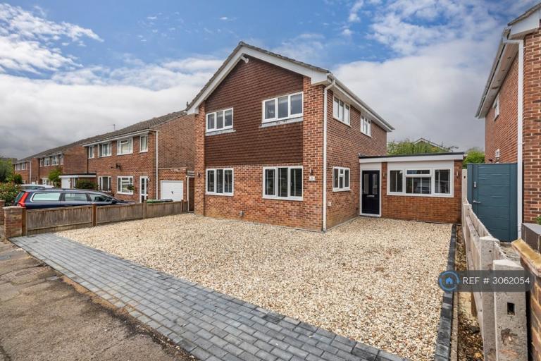 1 bedroom in Mersey Way, Thatcham, RG18 (#3062054)