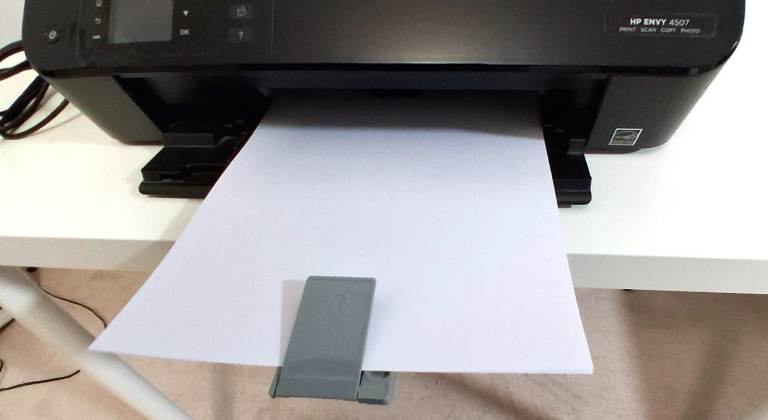 HP ENVY 4500 e-ALL - IN -ONE SERIES PRINTER /AROUND 300 PAPERS + INKS INCLUDED