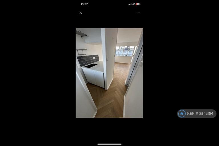 Studio flat in Pullman Court, Streatham, SW2 (#2843164)