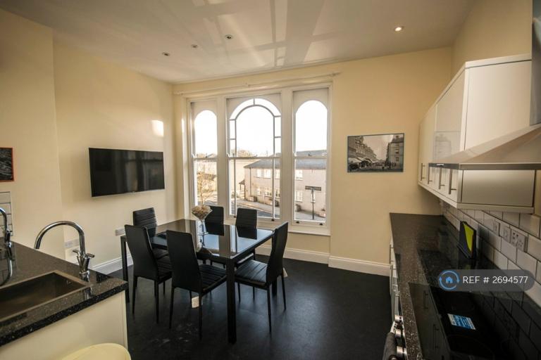 1 bedroom flat in Commercial St, Camborne, TR14 (1 bed) (#2694577)