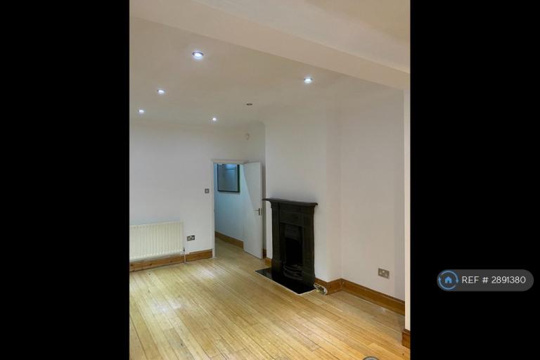 2 bedroom flat in Eardley Road, London, SW16 (2 bed) (#2891380)