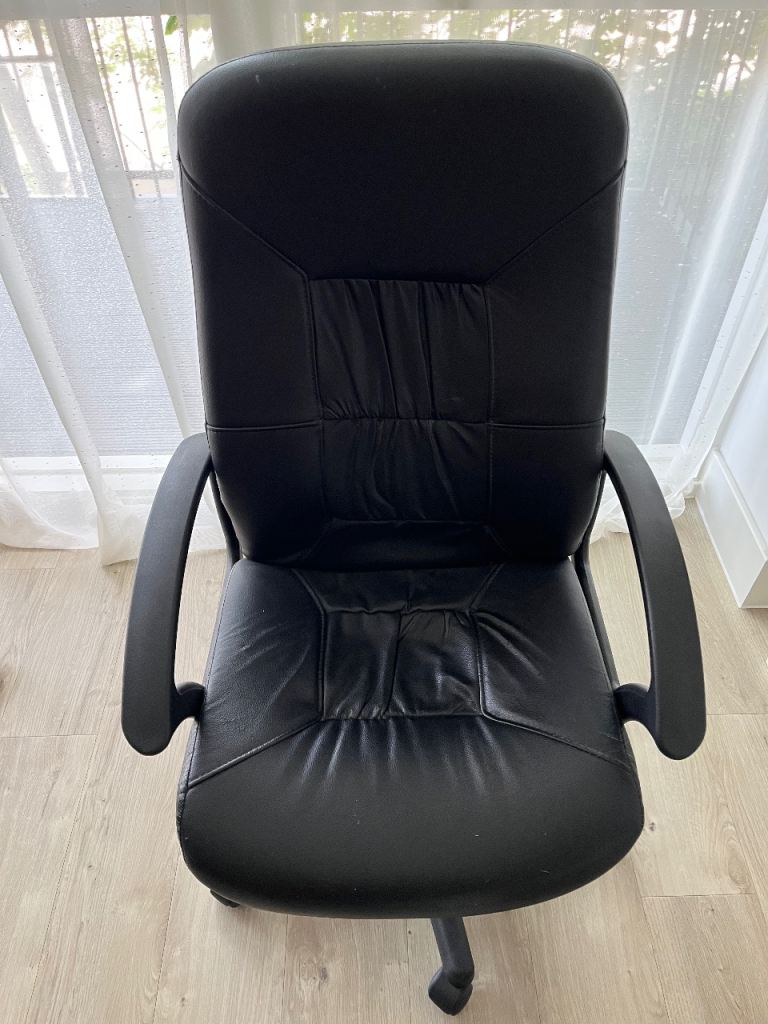 Leather office chair. Very comfortable 