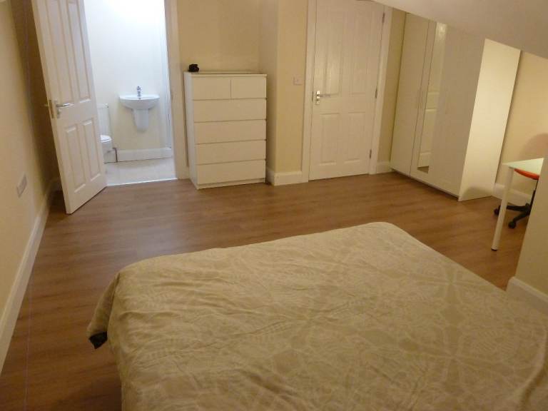 Stranmillis: Large Double Room with En-Suite