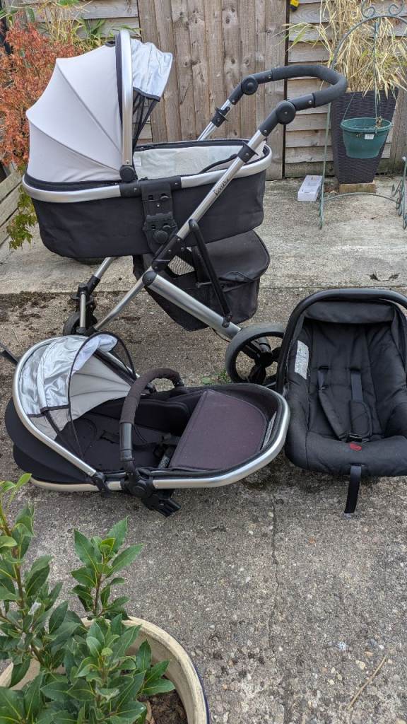 Pram and car seat from birth 