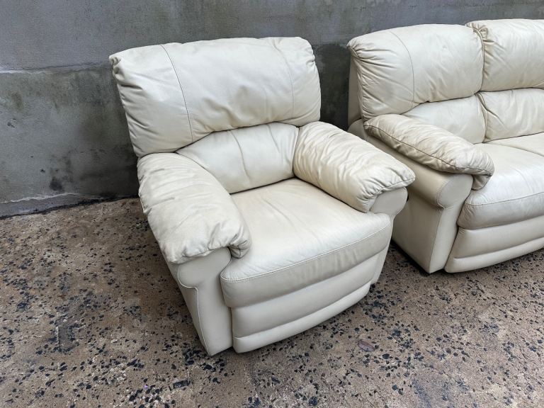 Cream leather 2 seater sofa & manual recliner armchair 
