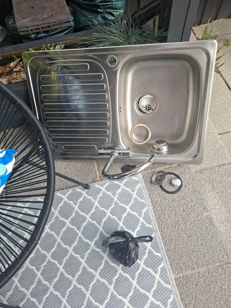 Stainless Steel Kitchen Sink with Tap and Trap – Good Condition