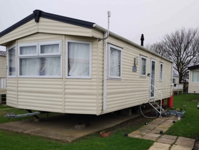 Holiday lodges to rent full time in Somerset country side park home to rent holiday lodge 