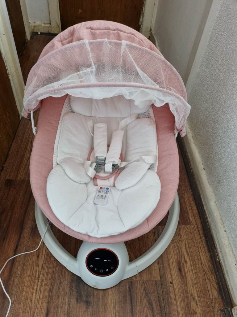 Electric baby swinging chair