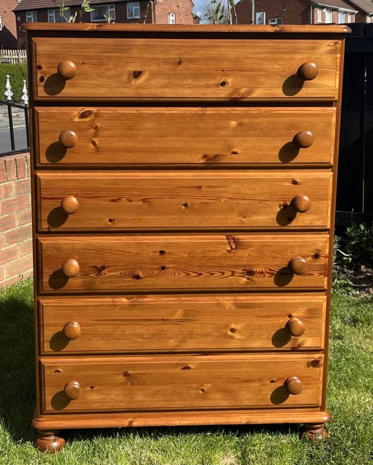 A LARGE QUALITY DUCAL SOLID PINE TALLBOY CHEST OF DRAWERS