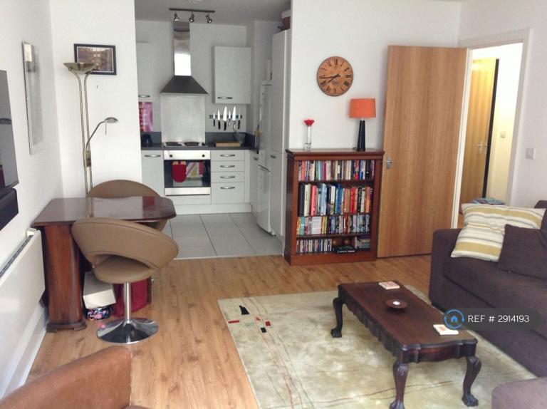 1 bedroom flat in Gowers Walk, London, E1 (1 bed) (#2914193)