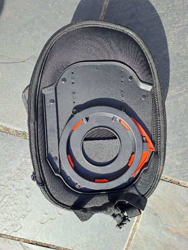Givi tankbag with tank mounting ring