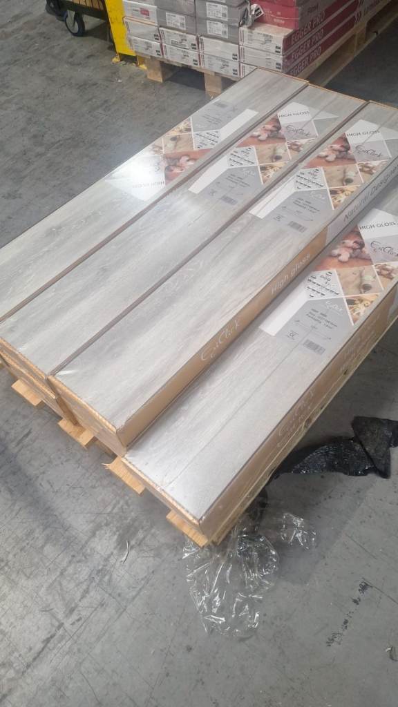 Laminate Flooring Just £20 Per Pack! Available in large quantities with same day collection!
