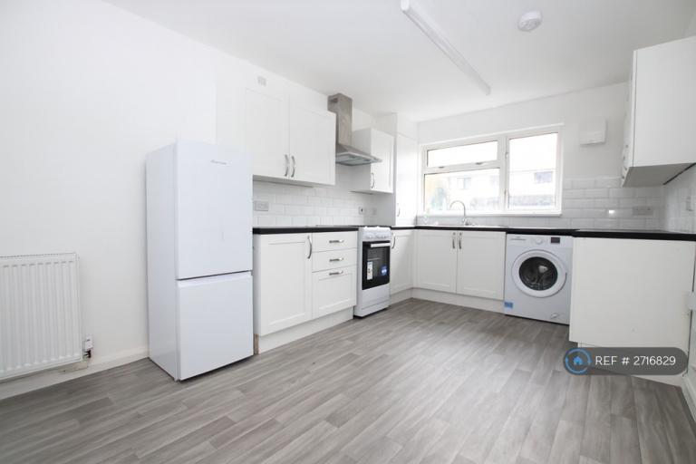 3 bedroom house in Plumpton Walk, Maidstone, ME15 (3 bed) (#2716829)