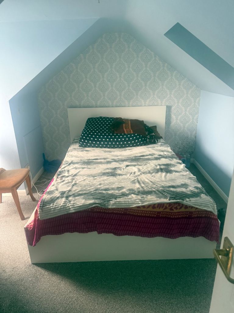 Double Room to let in RM10 8YA