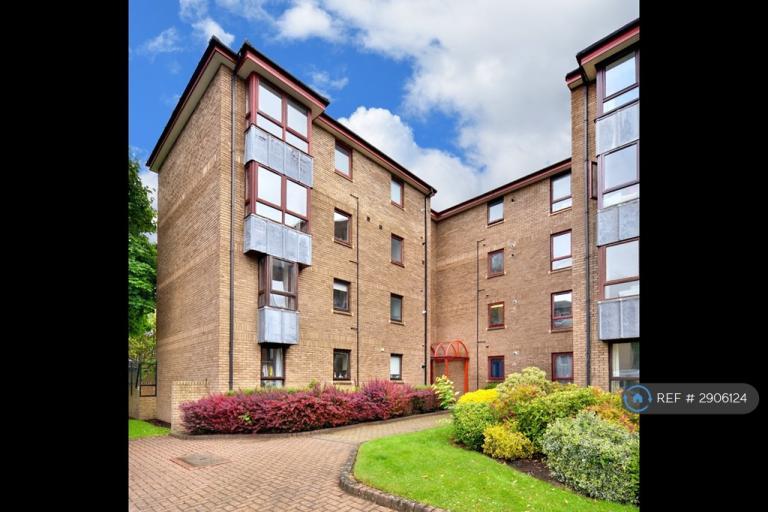 3 bedroom flat in Sienna Gardens, Edinburgh, EH9 (3 bed) (#2906124)