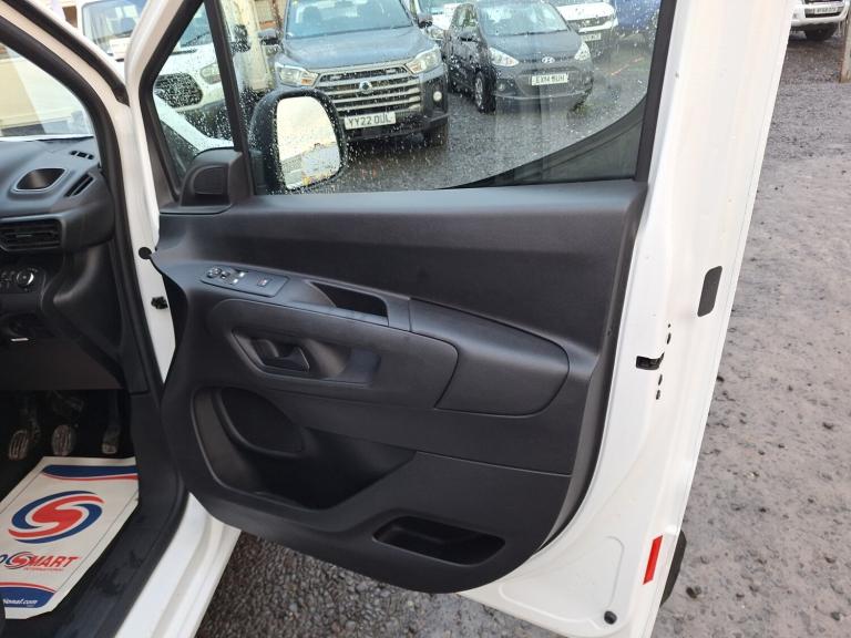 VAUXHALL COMBO 1.6 Turbo D 2300 Edition White Manual Diesel 2019