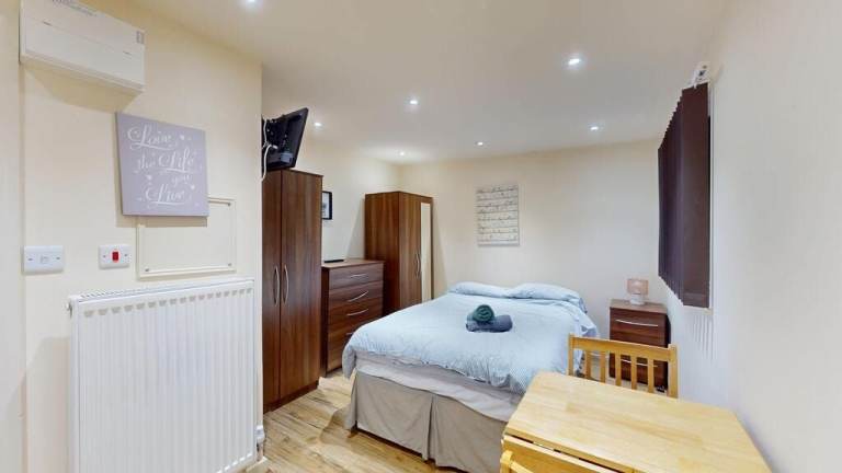 Studio to rent on Ashmore Road, London