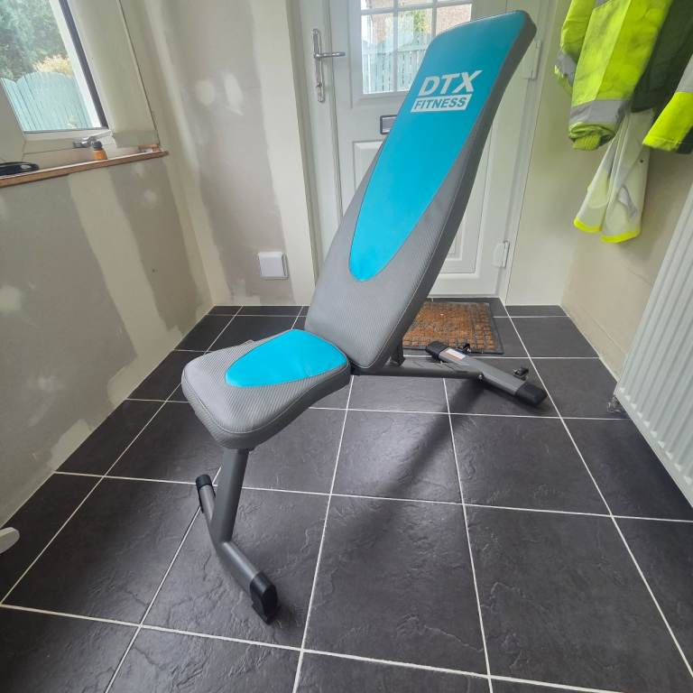Foldable fitness bench