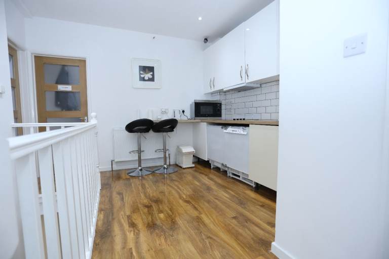 Beautiful Service Office with Wifi and other Amenities