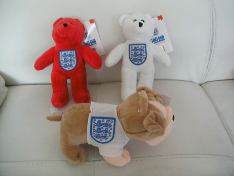 ENGLAND Football Souvenir x10 Mascot Bears x4 British Bulldogs all  BNWT 