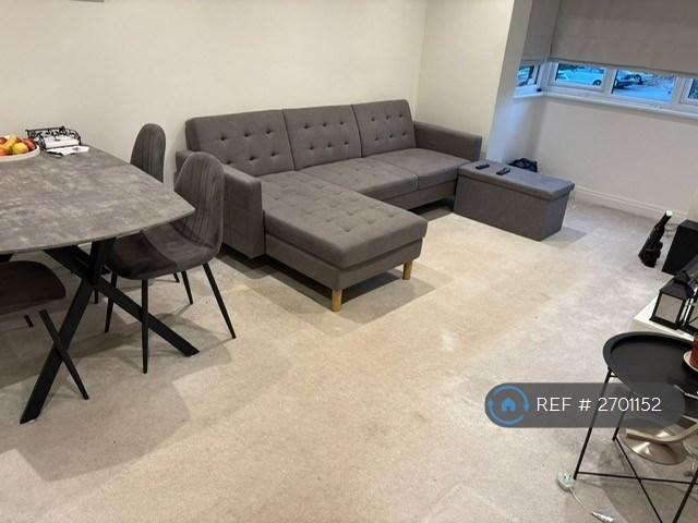 2 bedroom flat in Collingwood Place, Walton-On-Thames, KT12 (2 bed) (#2701152)