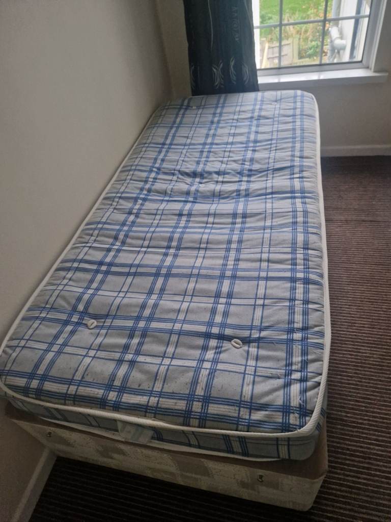 Single bed & Tv unit Free