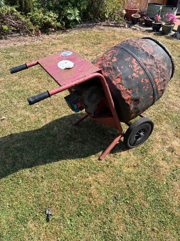 Belle 240V Concrete Mixer – Well Used, Working