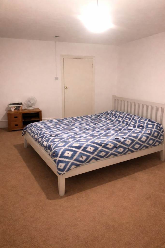 Nice double room for One person In the heart of  Sutton. £750 pcm all bills included