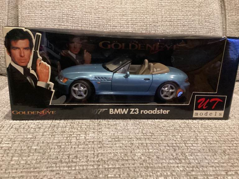 UT Models Diecast 1:18 Scale BMW Z3 Roadster - GoldenEye 007. Blue. Brand New.
