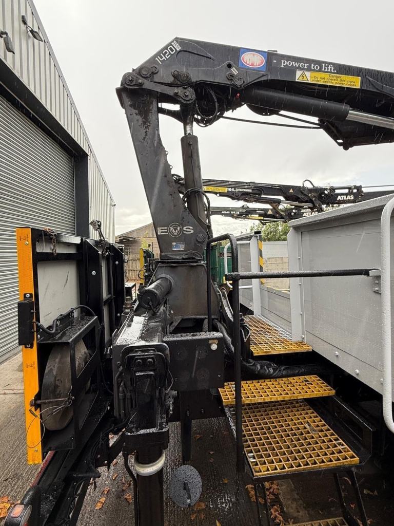 2014 DAF CF 330 DROPSIDE WITH HMF 1420 FOLD AWAY CRANE 