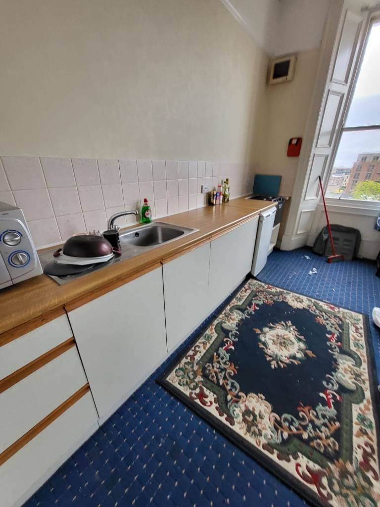 DOUBLE ROOM  in 8-BED HMO FLAT - GILMORE PLACE, VIEWFORTH (£150 per week incl bills and CT)