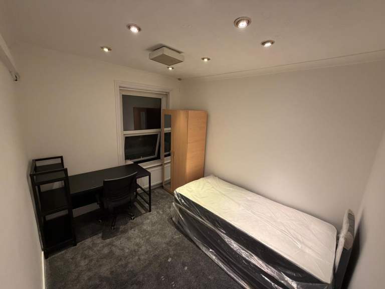 Urgent Room Available for Rent