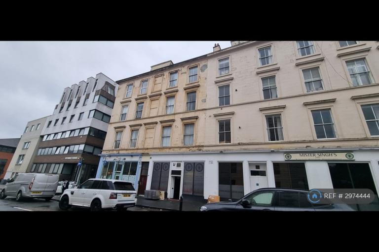 4 bedroom flat in Elderslie Street, Glasgow, G3 (4 bed) (#2974444)