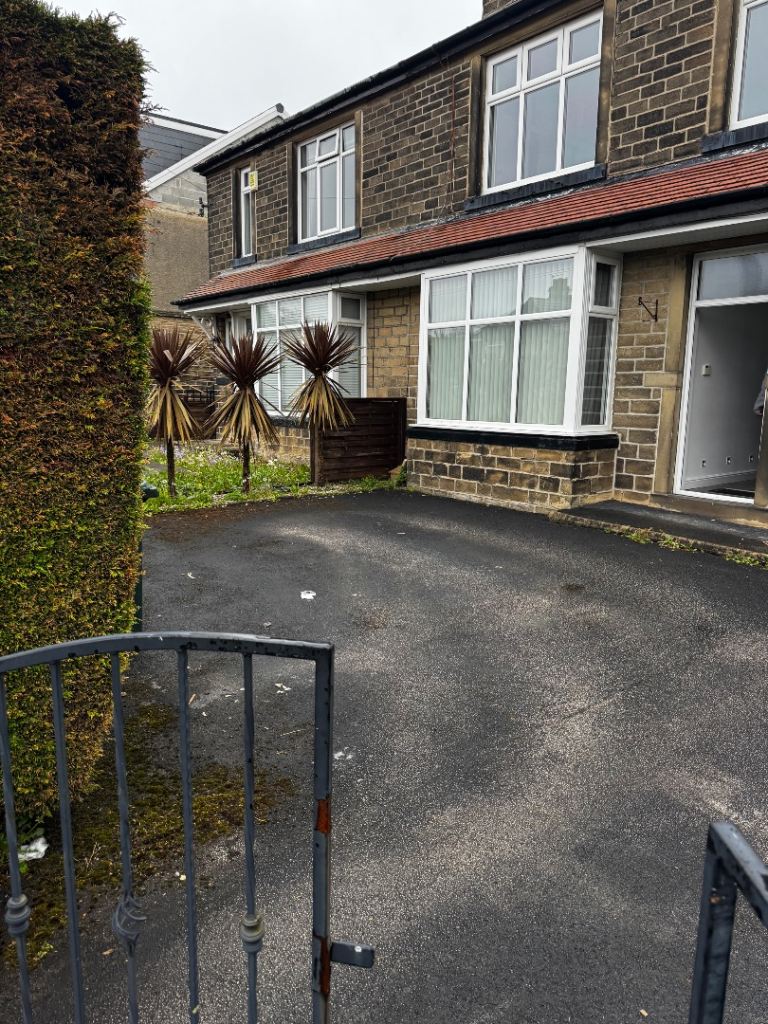 Spacious 4-Bedroom Family Home with Driveway & Large Garden in BD2