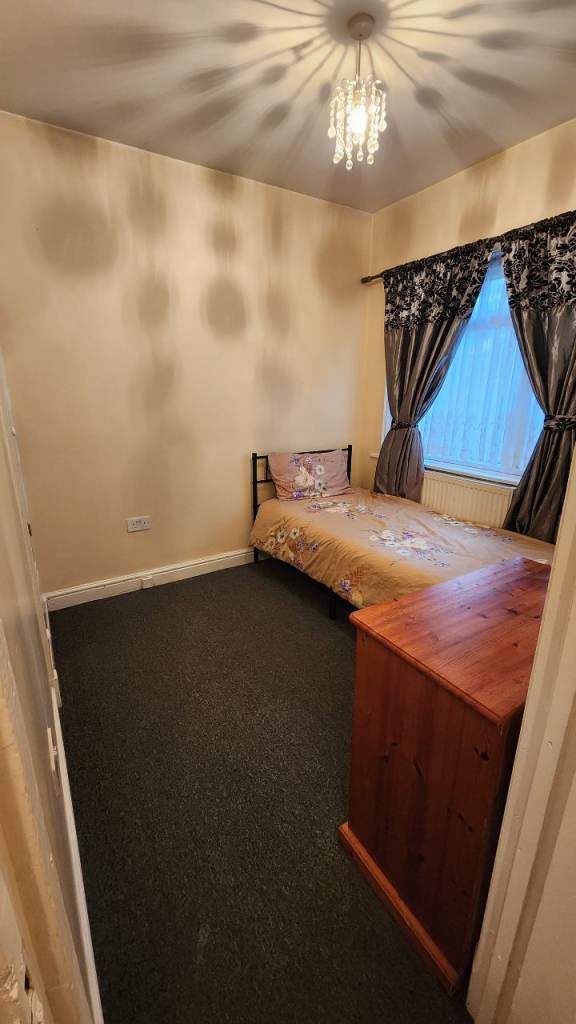 Small to Medium Room for rent Barking