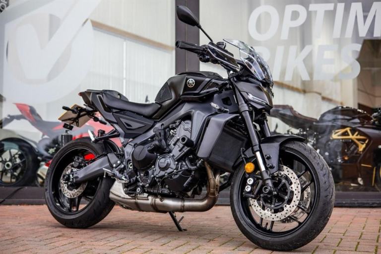 Yamaha MT-09 LOW MILES ! Y-AMT ! EXTRAS ! STUNNING
