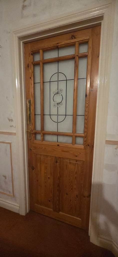 Solid pine Internal Door with Glass – excellent condition 