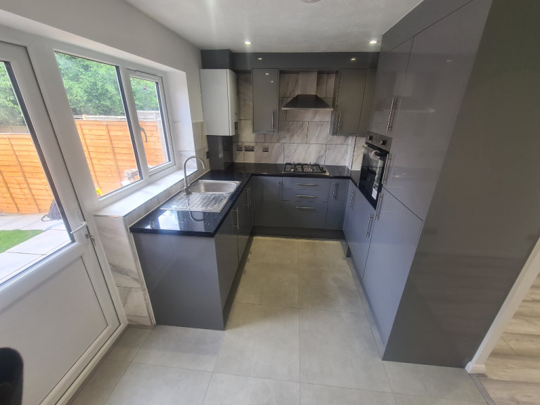 Magnificiant Two Bedroom House next to Therapea Lane Tram Stop in Croydon