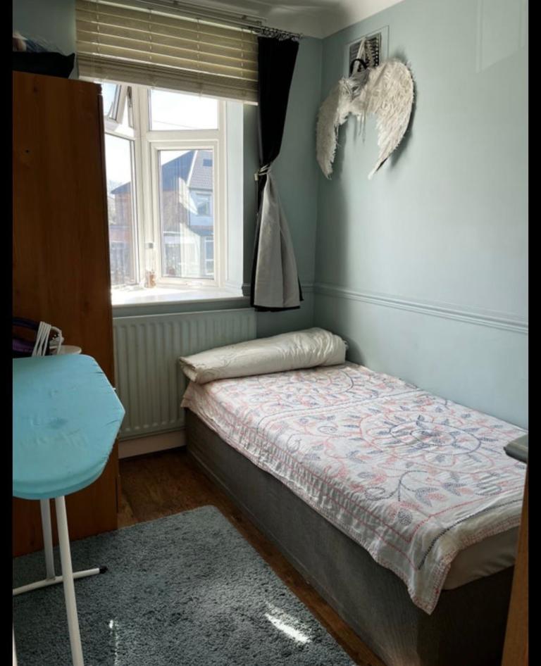 Small Single Room for rent