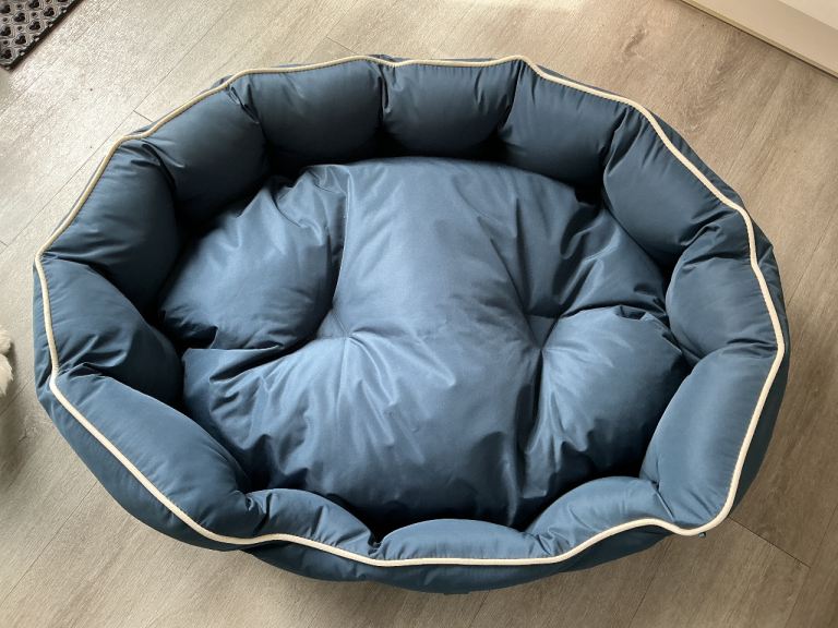 Three peaks dog bed