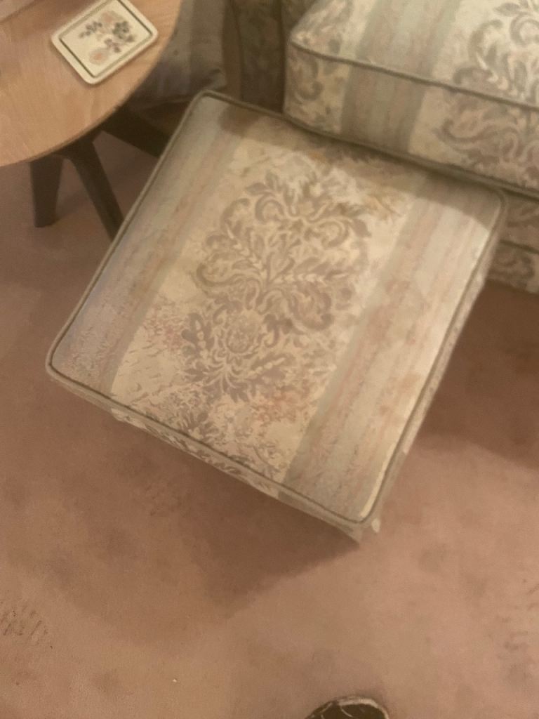 Free sofa/settee very good condition 