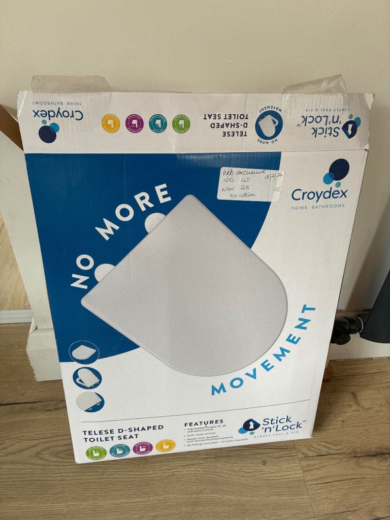 D shaped toilet seat BNWT