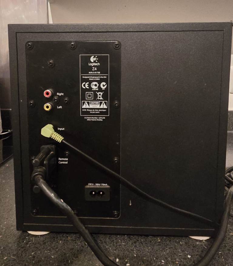 LOGITECH Z4 2.1 SPEAKER for PC COMPUTER with Subwoofer & Dual Satellite speakers