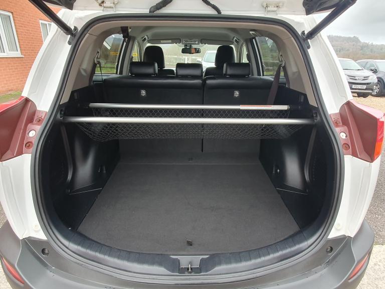 2015 Toyota RAV4 2.2 D-4D Invincible SUV 5dr Diesel Manual 4WD Euro 5 (150 ps)