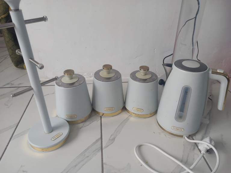 Tower Electric kettle &sugar  can&stand cups 