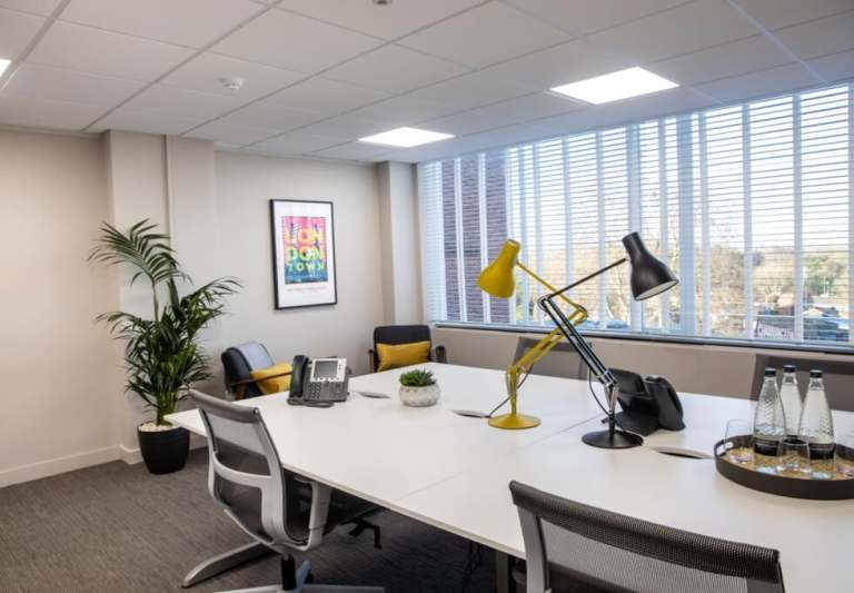 *Fulham* Private Serviced Offices: Units from 4 to 175 desks for rent SW6