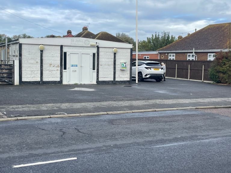 Car sales main road frontage 
