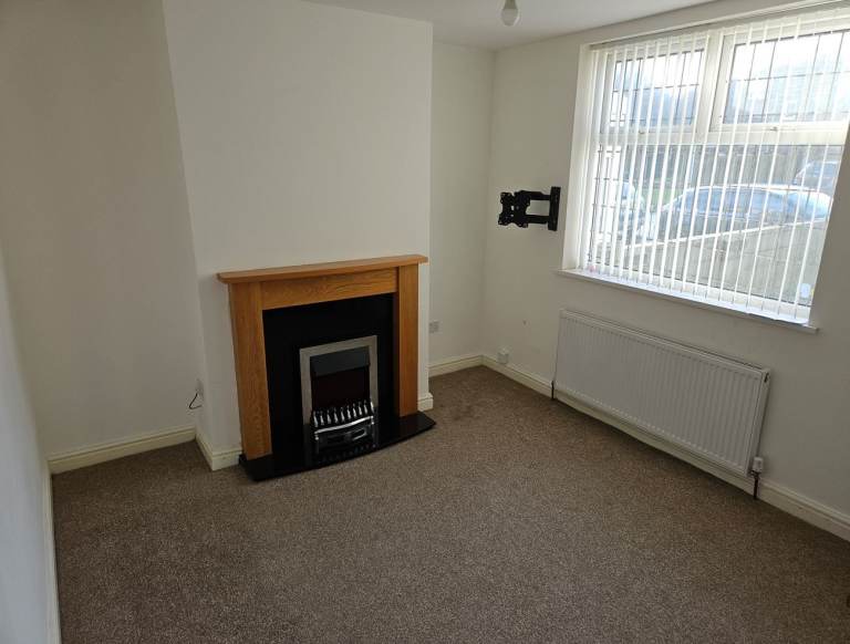 2 Bedroom House to Let