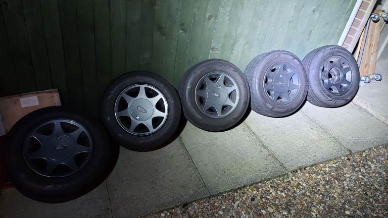 Ford 7-Spoke Alloy Wheels